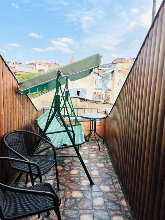 Beautiful Apartment On Atoneli Tbilisi Exterior photo